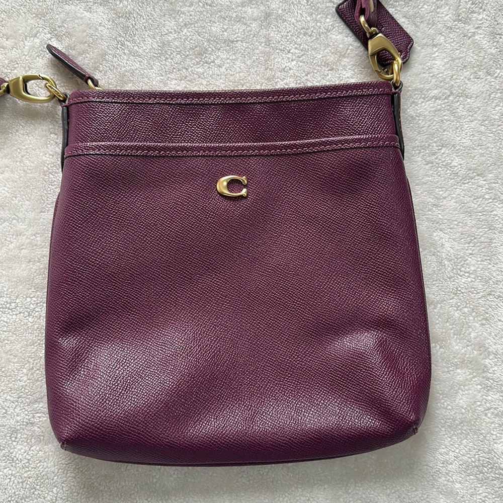 Kitt Messenger Crossbody